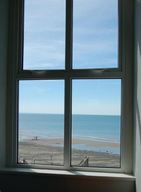 Dolphin Beach House In Tywyn